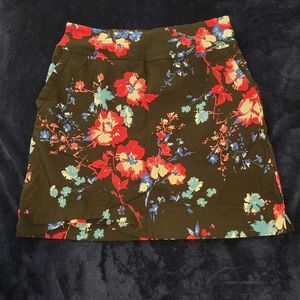 Flowery detailed skirt in size4